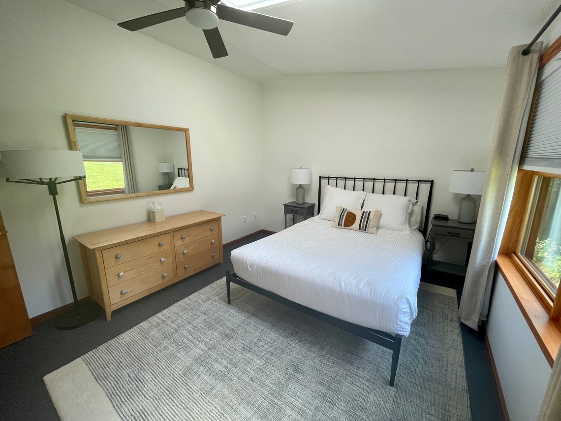 Lakeside Cottage Bedroom