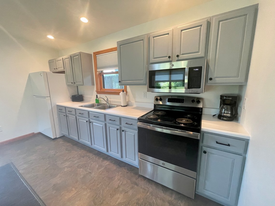 Lakeside cottage kitchen